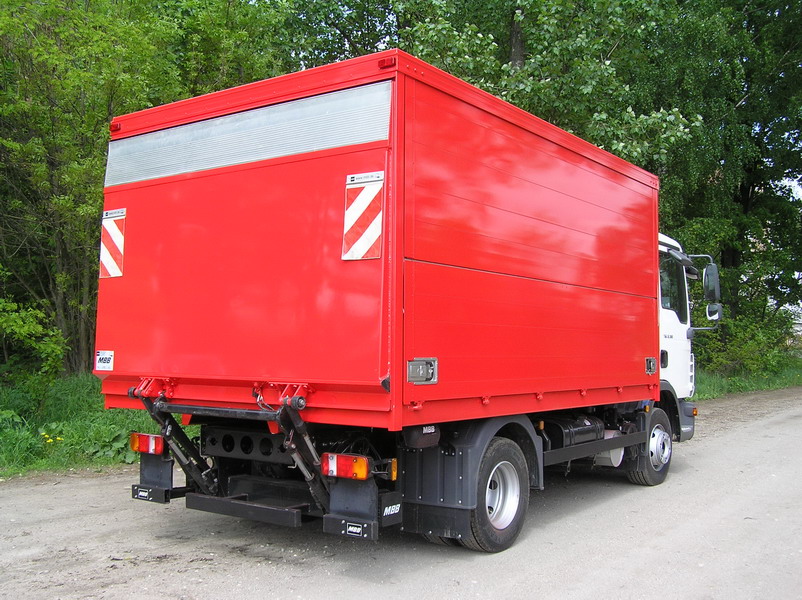 Фургон промтоварный с распашными бортами