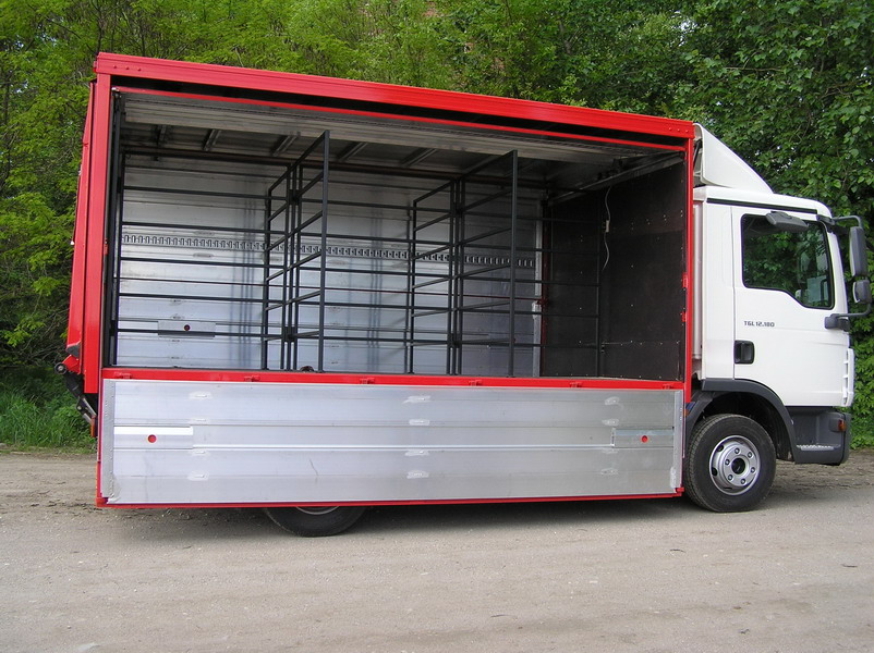 Фургон промтоварный с распашными бортами